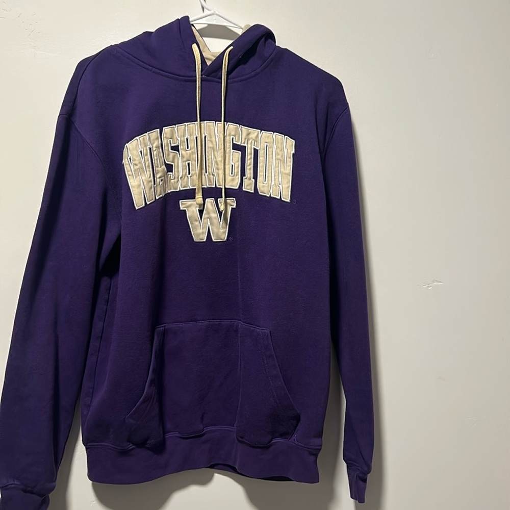 Men’s size medium vintage Washington hoodie
